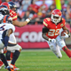 Illustration for article titled Jamaal Charles Waited Around for Peyton Mannings Autograph After Losing To Peyton Manning